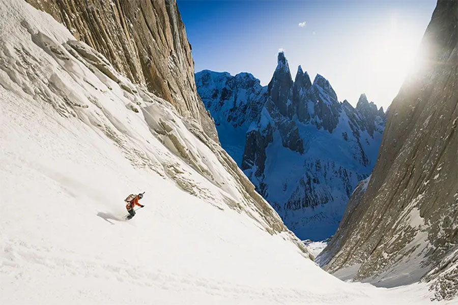 PAINTING THE MOUNTAINS - PINTANDO MONTAAS