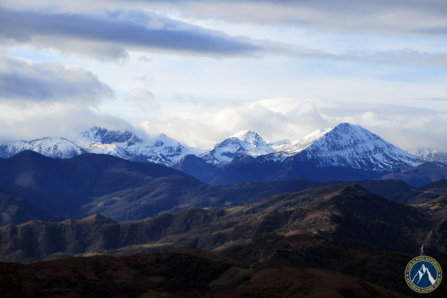 Macizo de Ubia desde pico Llosorio senderismo Asturias