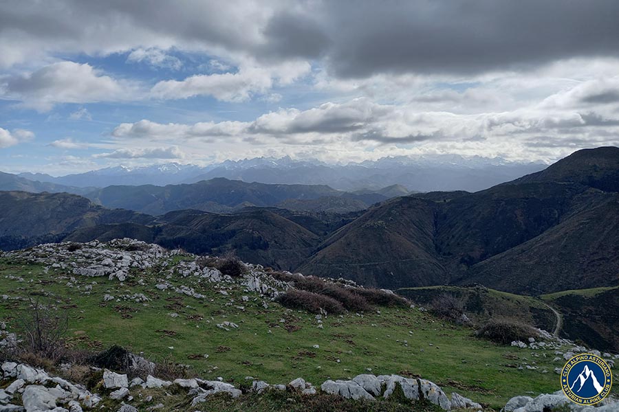 Pico Jorovitaya y Teyadera