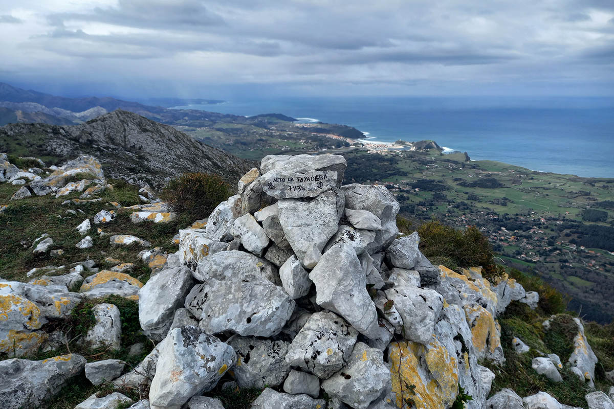 Pico Jorovitaya y Teyadera
